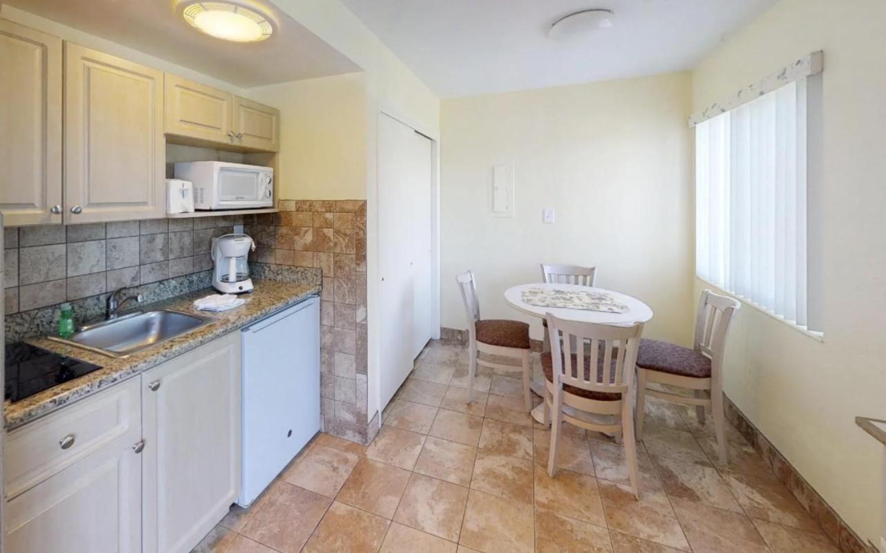 Page Terrace Beachfront Hotel St. Pete Beach Esterno foto